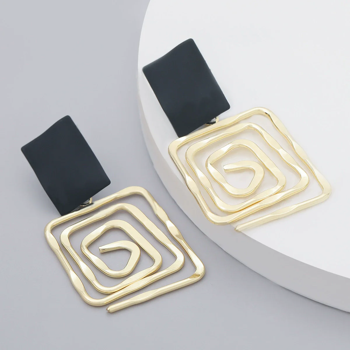 Alloy Geometric Women's Retro Cold Style Electroplated Earrings - Image 3