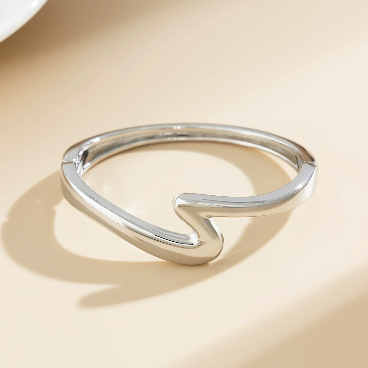 Alloy Geometry Curved Zshaped Glow Spring Electroplated Metal Bracelet - Image 4