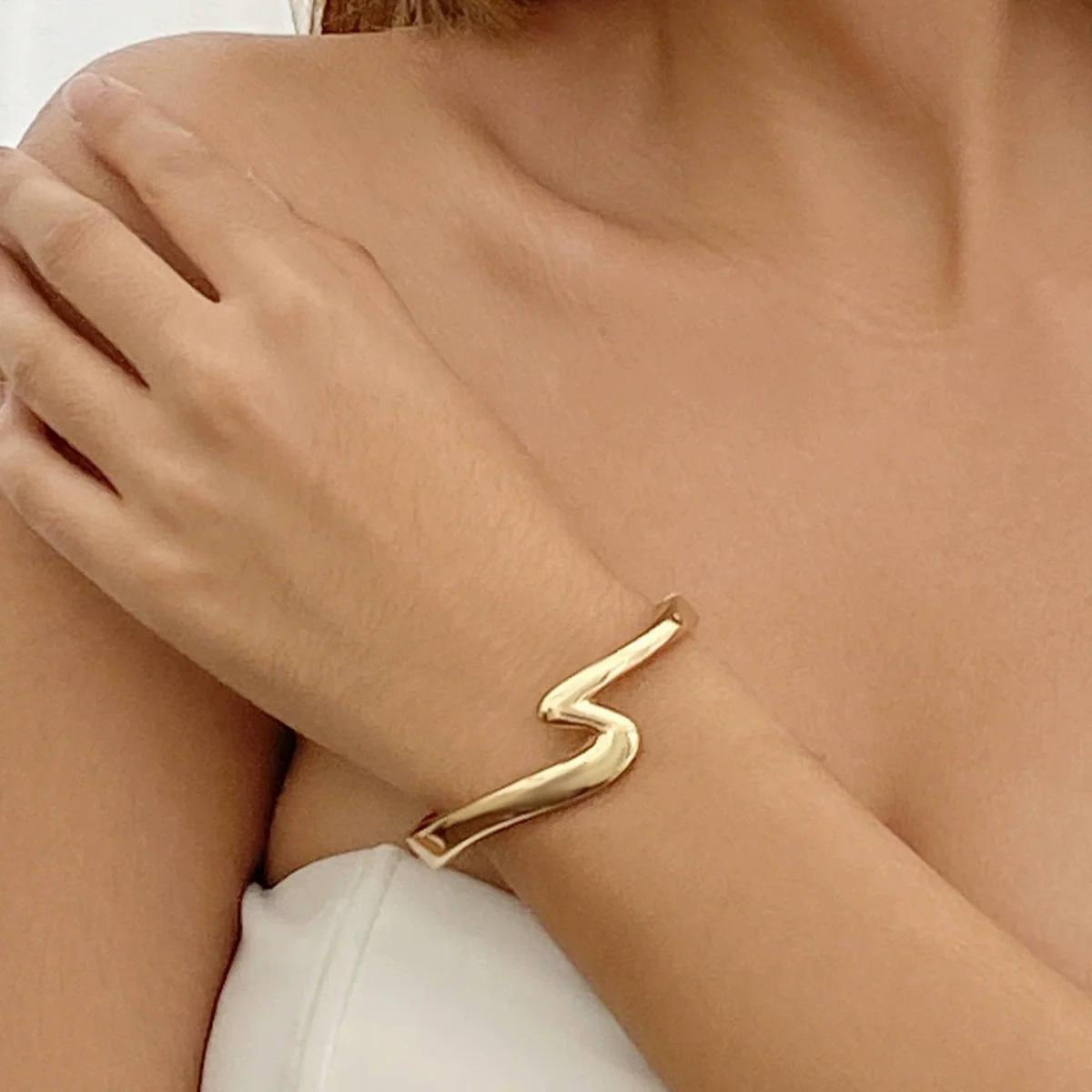 Alloy Geometry Curved Zshaped Glow Spring Electroplated Metal Bracelet - Image 6