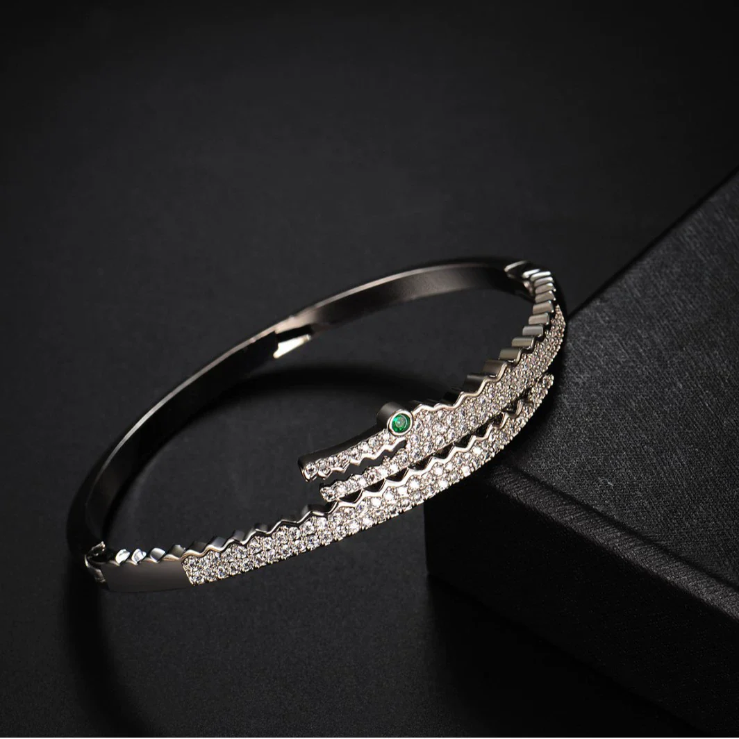 Alloy Gold Inlaid Natural Style Diamond Crocodile Bracelet Jewelry - Image 3