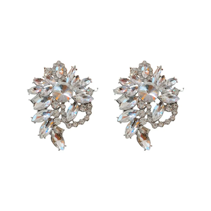 Alloy Heart Geometric Diamond Stud Earrings For Women Light Luxury Minimalist Exaggerated Highend Niche - Image 5
