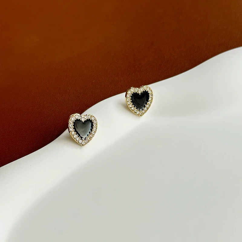 Alloy Heart Pattern Light Luxury Cold Style Electroplated Women's Earrings - Image 3