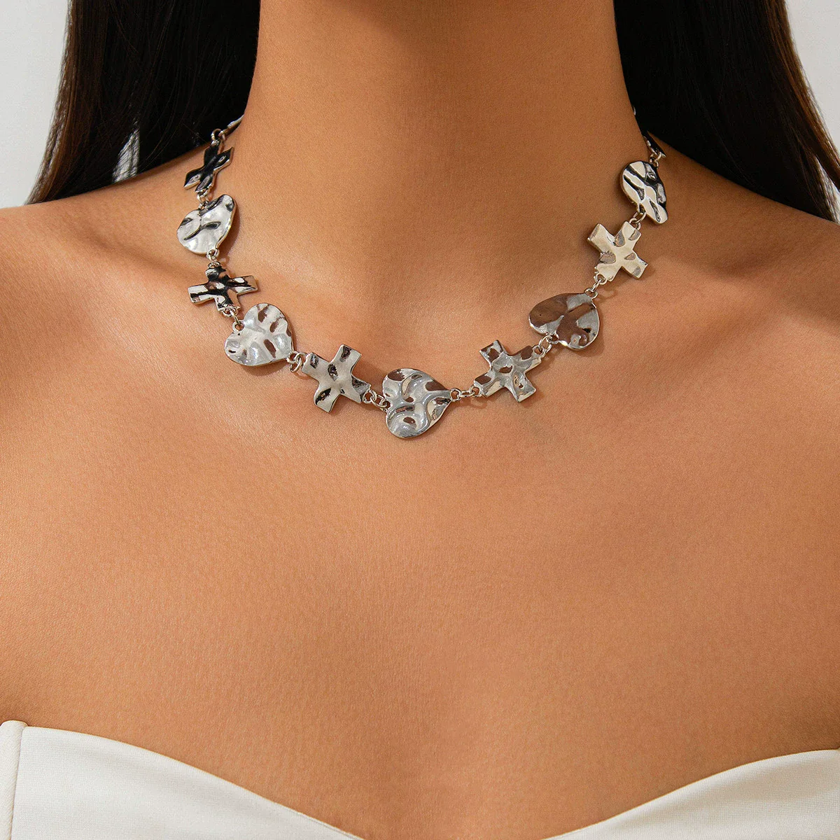 Alloy Heartshaped Electroplated Pleated Cross Stitching Necklace For Women - Image 6