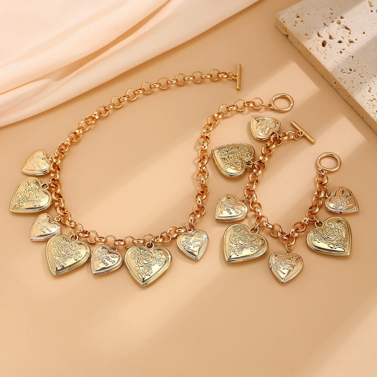 Alloy Heartshaped Pendant Clavicle Chain Necklace With Exaggerated Style And Electroplating Treatment - Image 4