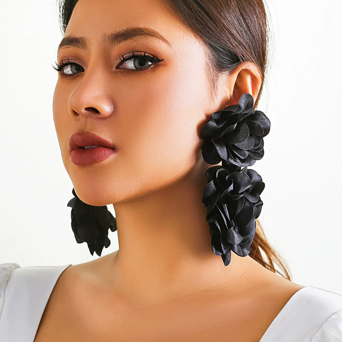 Alloy Jewelry Flower Tassel Ear Clip Electroplated For Women - Image 3