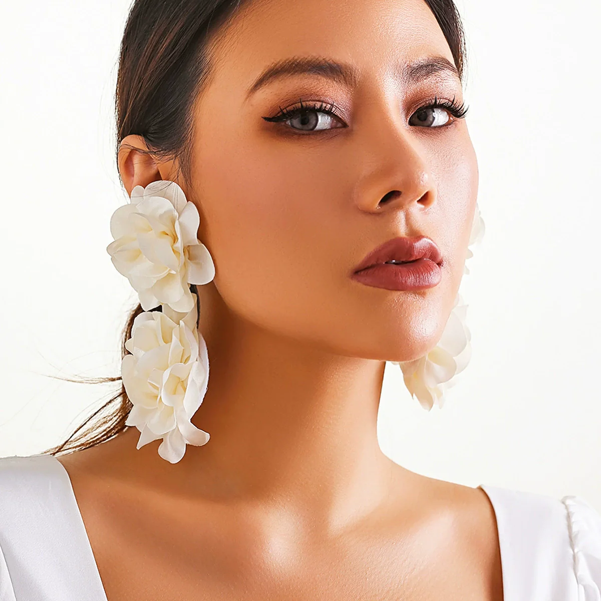 Alloy Jewelry Flower Tassel Ear Clip Electroplated For Women - Image 9