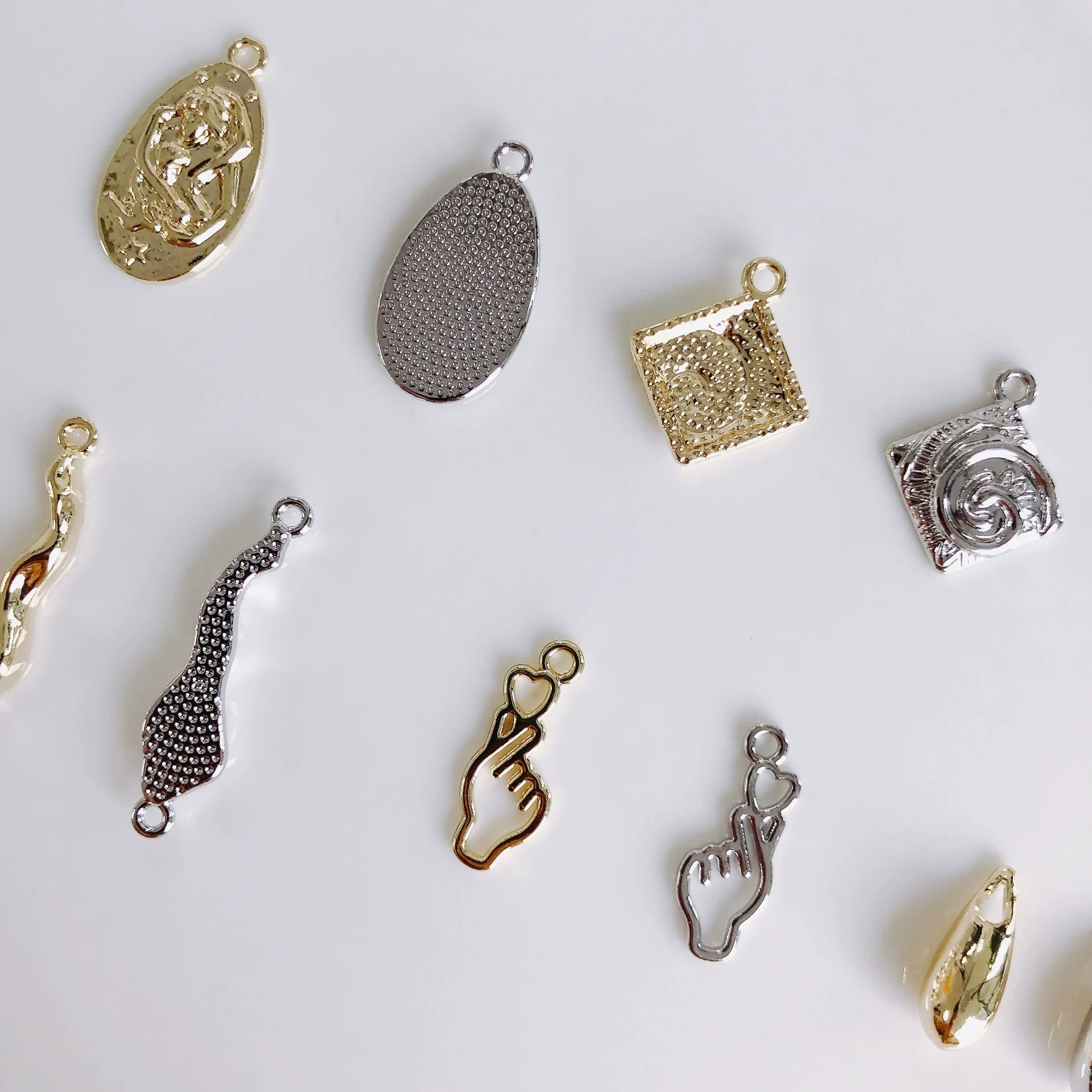 Alloy Jewelry Retro Sun Round Gold Coin Irregular Link Buckle Electroplated Bracelet Necklace - Image 3