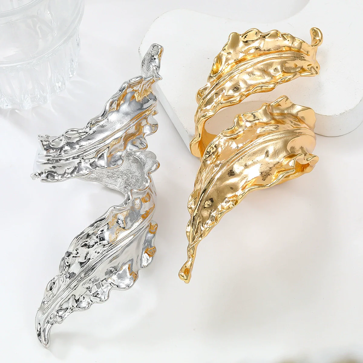 Alloy Leafshaped Electroplated Hip Hop Women's Bracelet With Plant Flowers Style