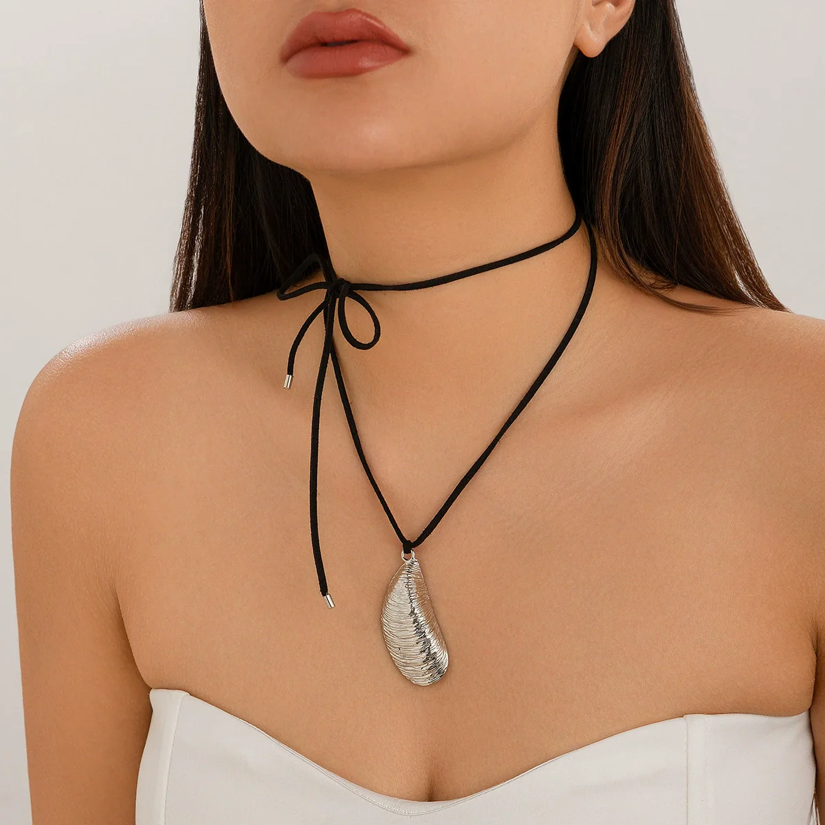 Alloy Metal Asymmetrical Geometric Water Drop Pendant Necklace With Electroplating And Flannel Chain - Image 2