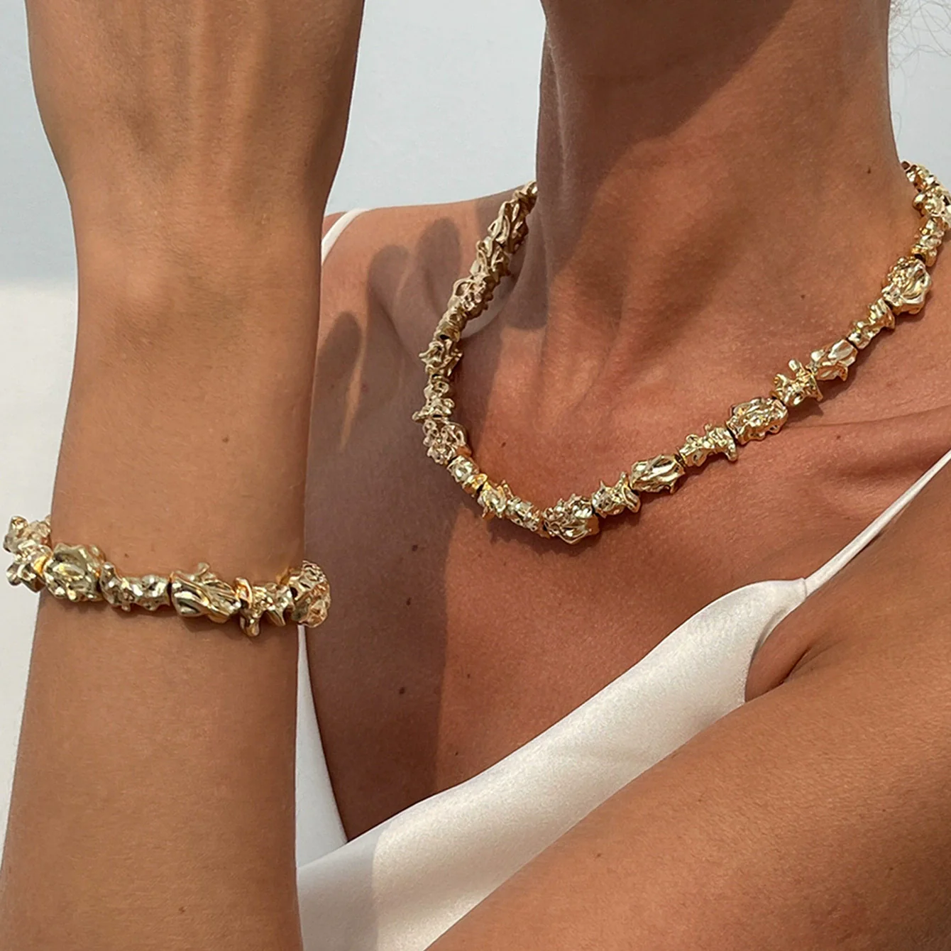 Alloy Metal Geometric Irregular Fold Clavicle Necklace With Electroplating - Image 2