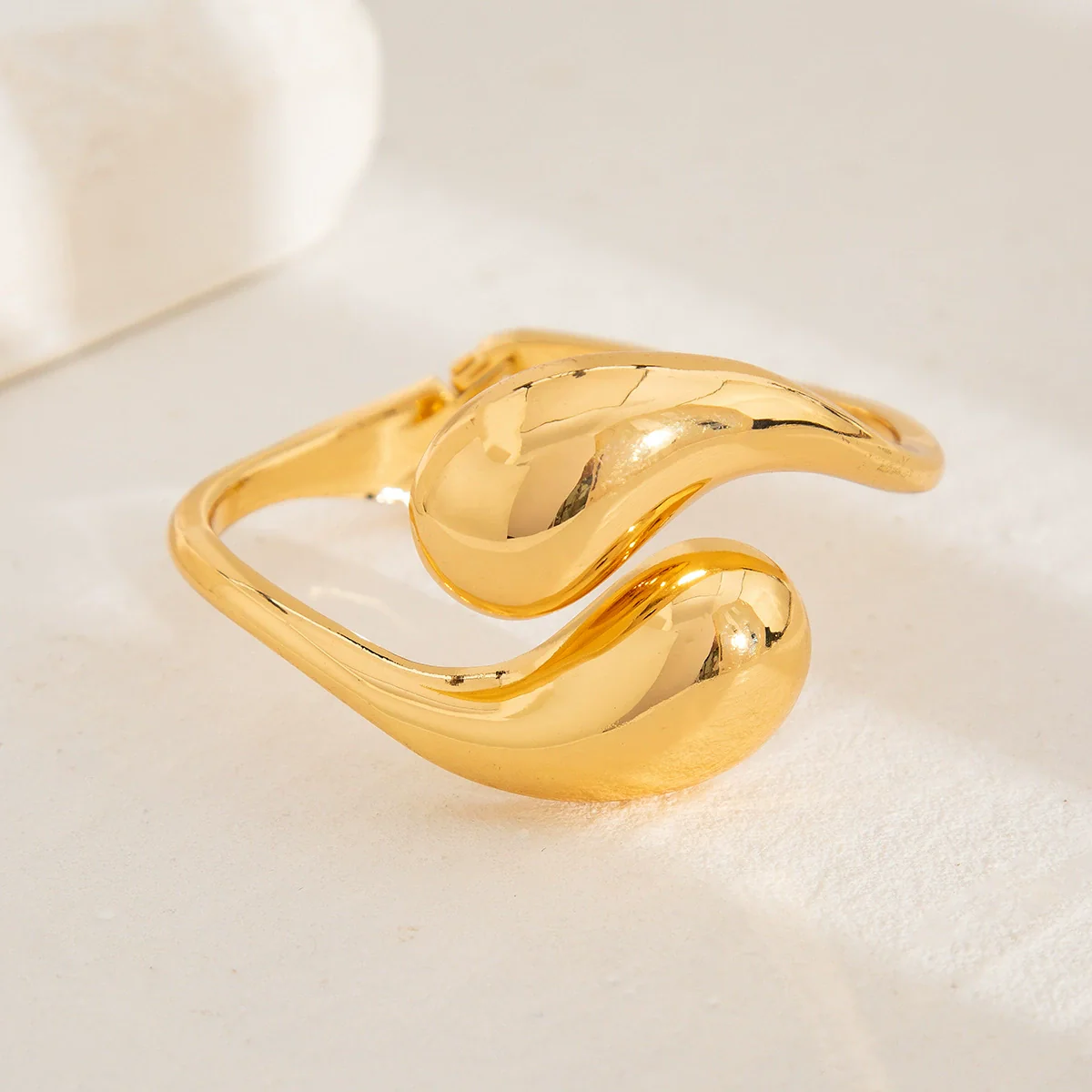 Alloy Metal Smooth Water Drop Hug Bracelet With Geometric Style And Electroplating Process For Women - Image 4