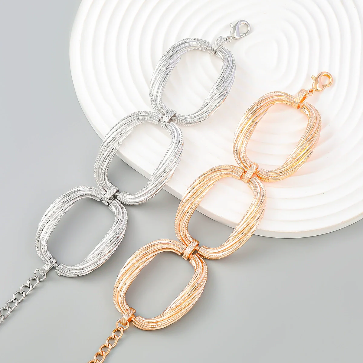 Alloy Multilayer Striped Groove Oval Women's Retro Hiphop Geometric Electroplated Bracelet