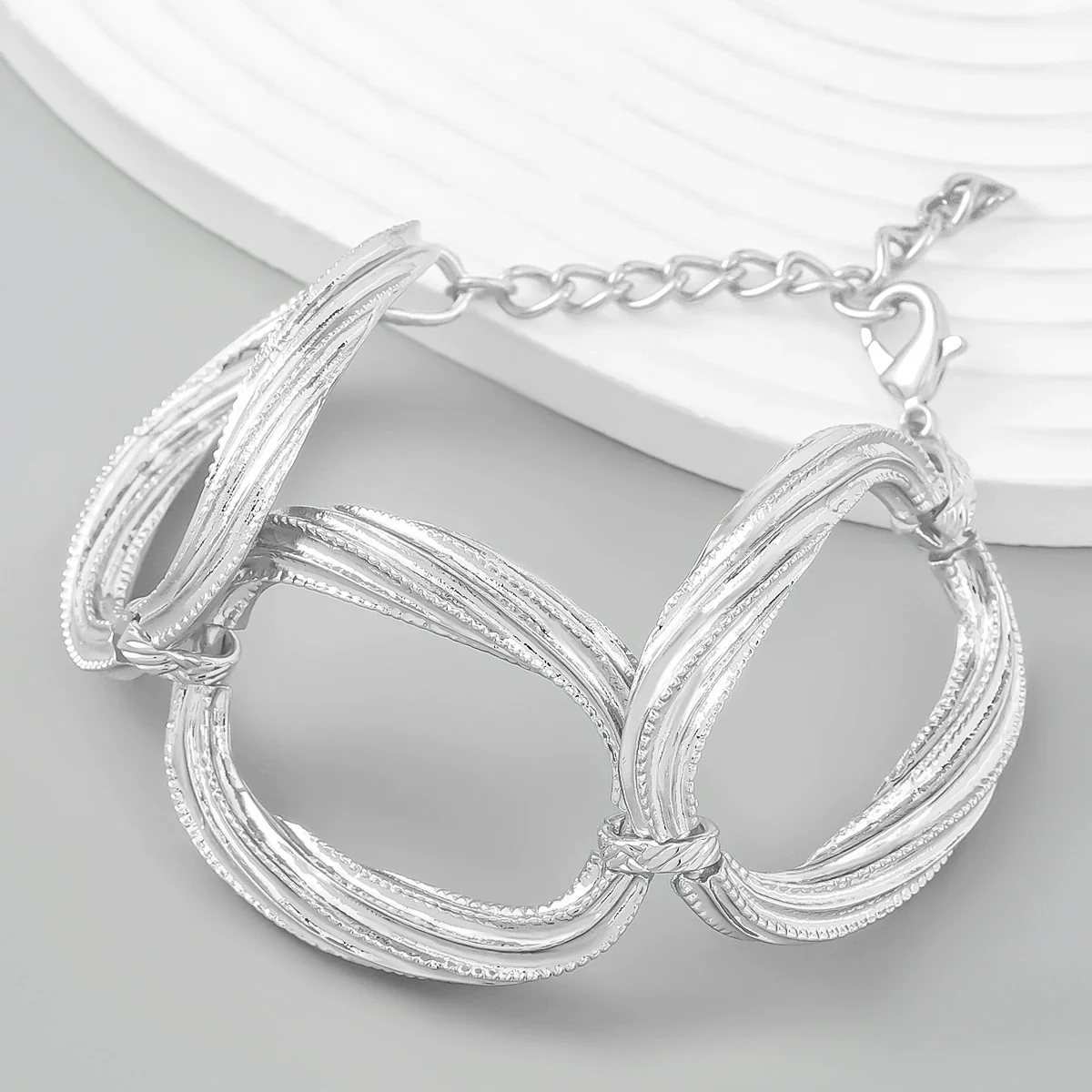 Alloy Multilayer Striped Groove Oval Women's Retro Hiphop Geometric Electroplated Bracelet - Image 3