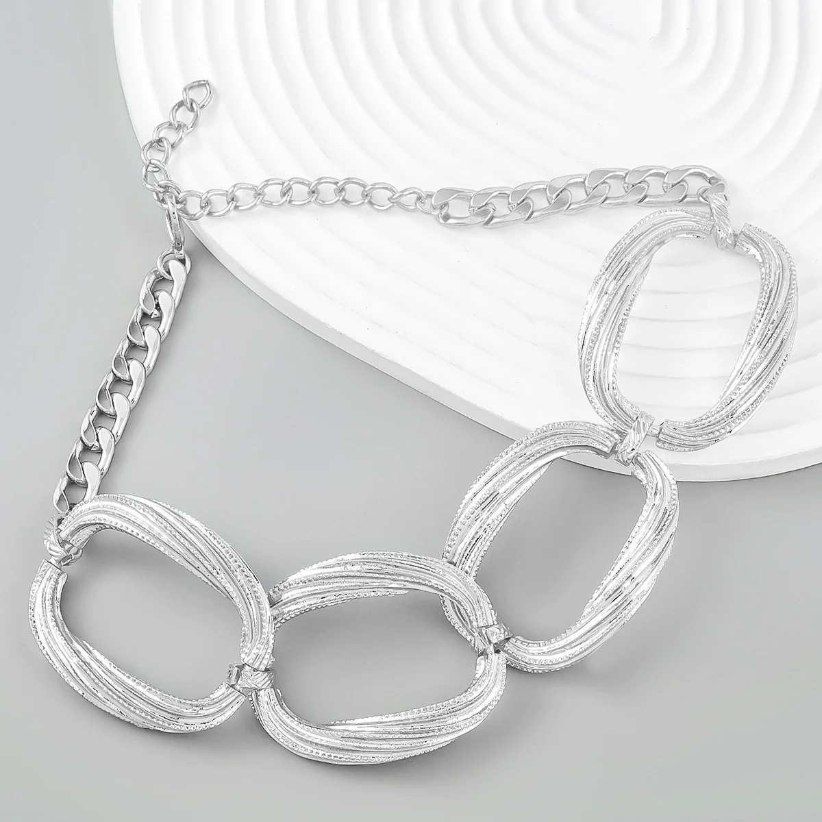 Alloy Multilayer Striped Groove Oval Women's Retro Hiphop Necklace With Electroplating And Geometric Style - Image 3