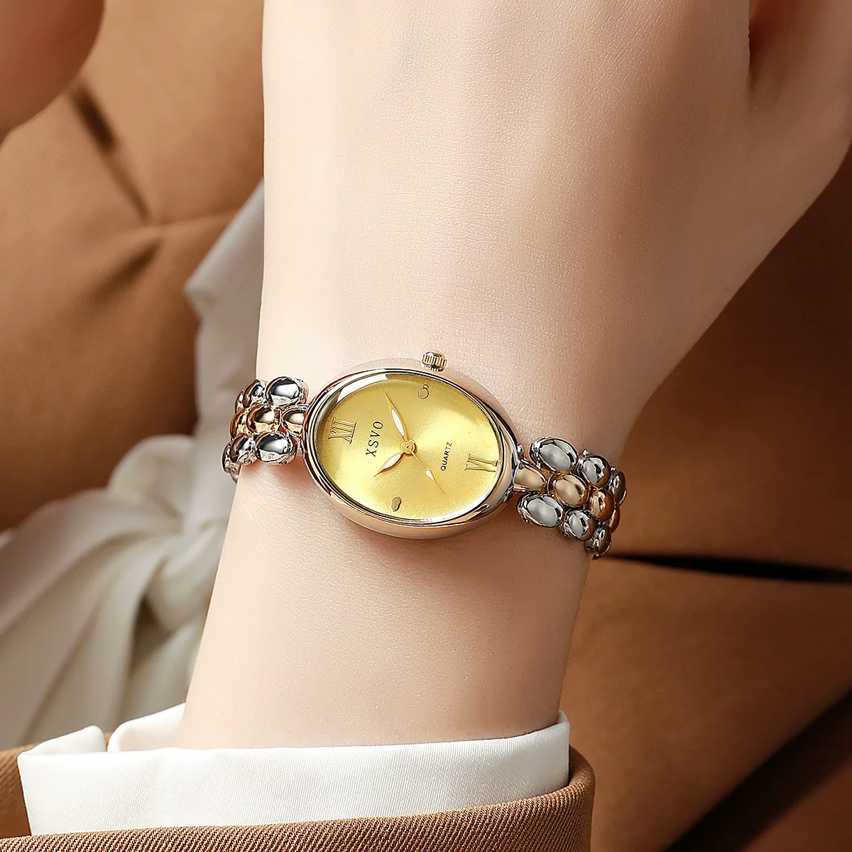 Alloy Oval Dial Women's Quartz Watch With Alloy Bracelet And Single Folding Buckle Fashion Style - Image 2