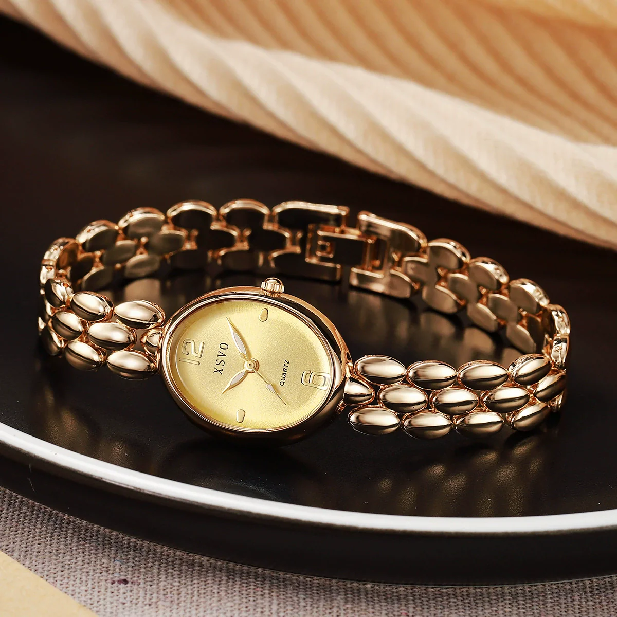 Alloy Oval Dial Women's Quartz Watch With Alloy Bracelet And Single Folding Buckle Fashion Style - Image 3