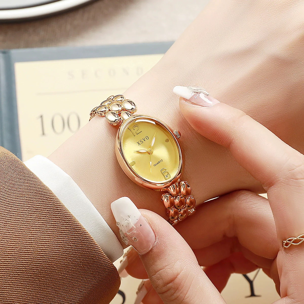 Alloy Oval Dial Women's Quartz Watch With Alloy Bracelet And Single Folding Buckle Fashion Style - Image 6