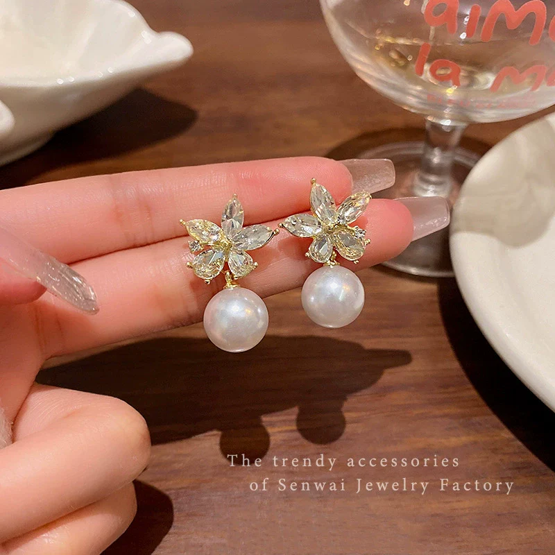 Alloy Pearl Flower Electroplated Women's Earrings - Image 2