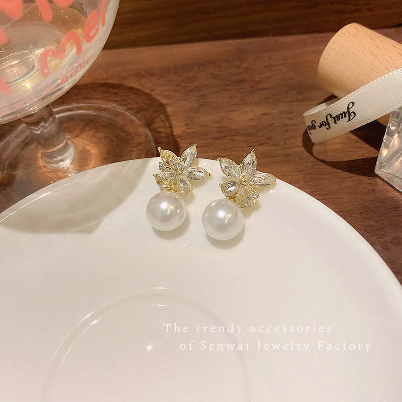 Alloy Pearl Flower Electroplated Women's Earrings - Image 4