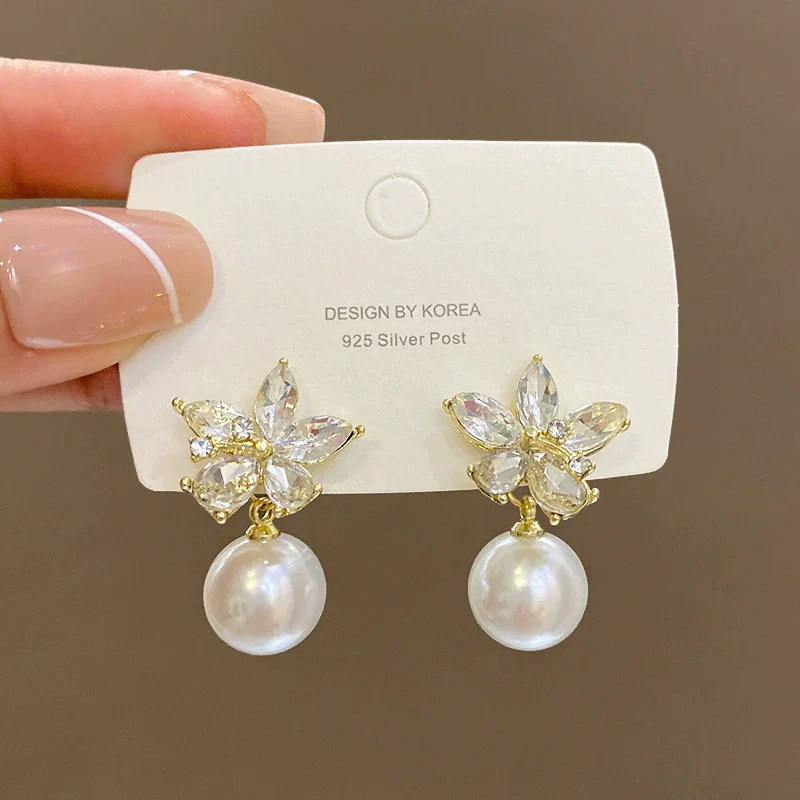 Alloy Pearl Flower Electroplated Women's Earrings - Image 5