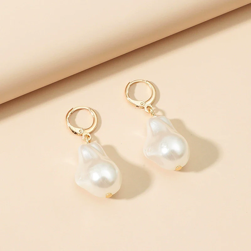 Alloy Pearl Inlaid Specialshaped Earrings Retro Elegant Style - Image 3