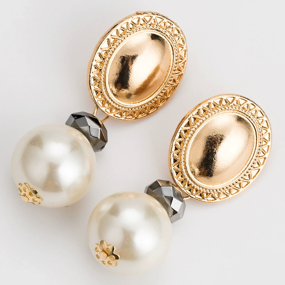 Alloy Pearl Metal Earrings Geometric Fashion Retro Style - Image 2
