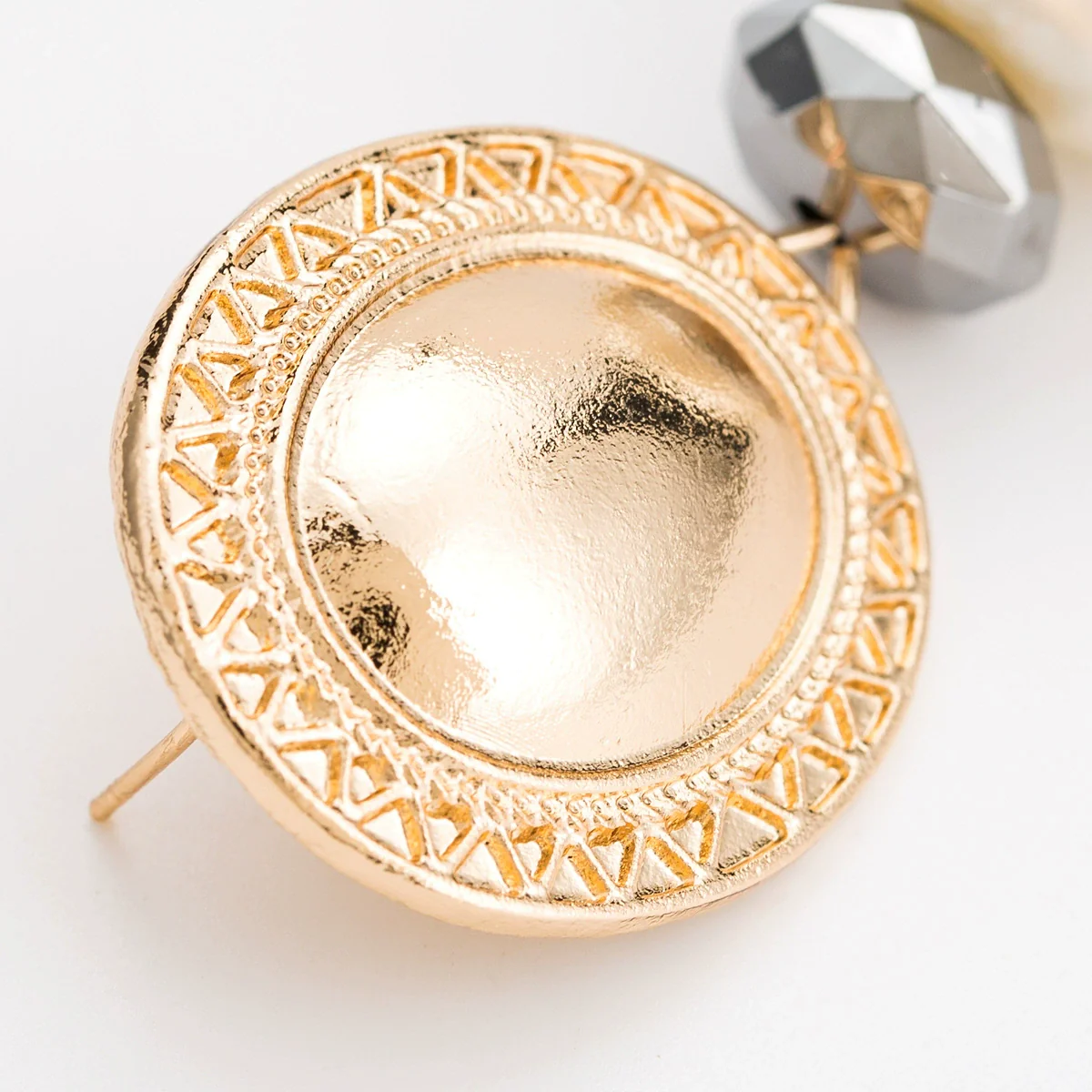 Alloy Pearl Metal Earrings Geometric Fashion Retro Style - Image 3