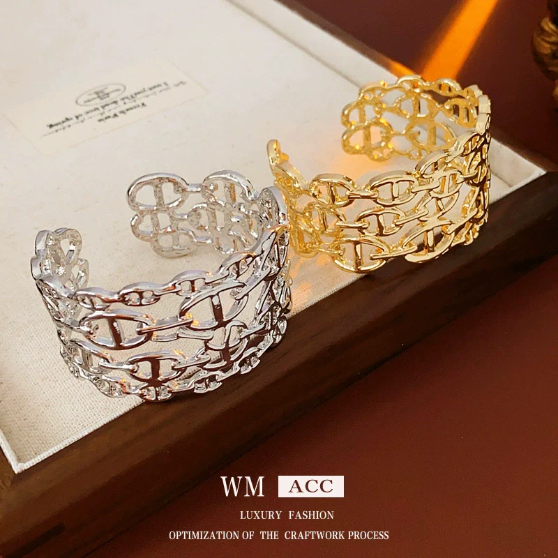 Alloy Pig Nose Cut Out Open Bracelet Cold Style Electroplating Hand Jewelry For Women - Image 2