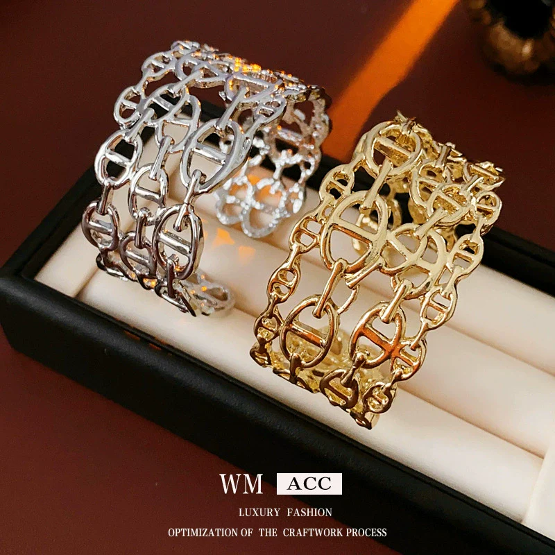 Alloy Pig Nose Cut Out Open Bracelet Cold Style Electroplating Hand Jewelry For Women - Image 4
