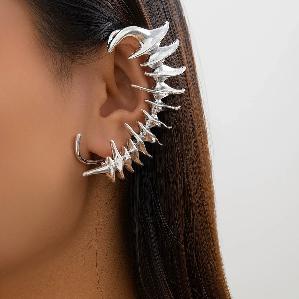 Alloy Punk Style Electroplated Bone Thorn Ear Clip Jewelry - Image 3