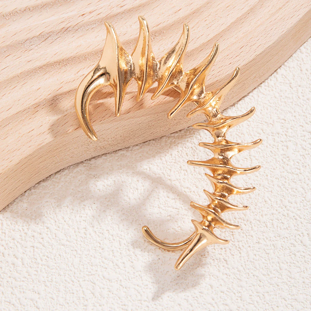 Alloy Punk Style Electroplated Bone Thorn Ear Clip Jewelry - Image 4