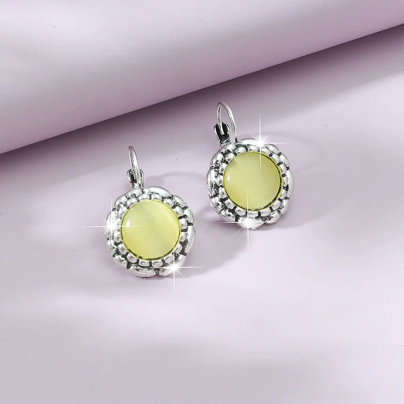 Alloy Retro Cat's Eye Sunflower Diamond Women's Earrings - Image 2