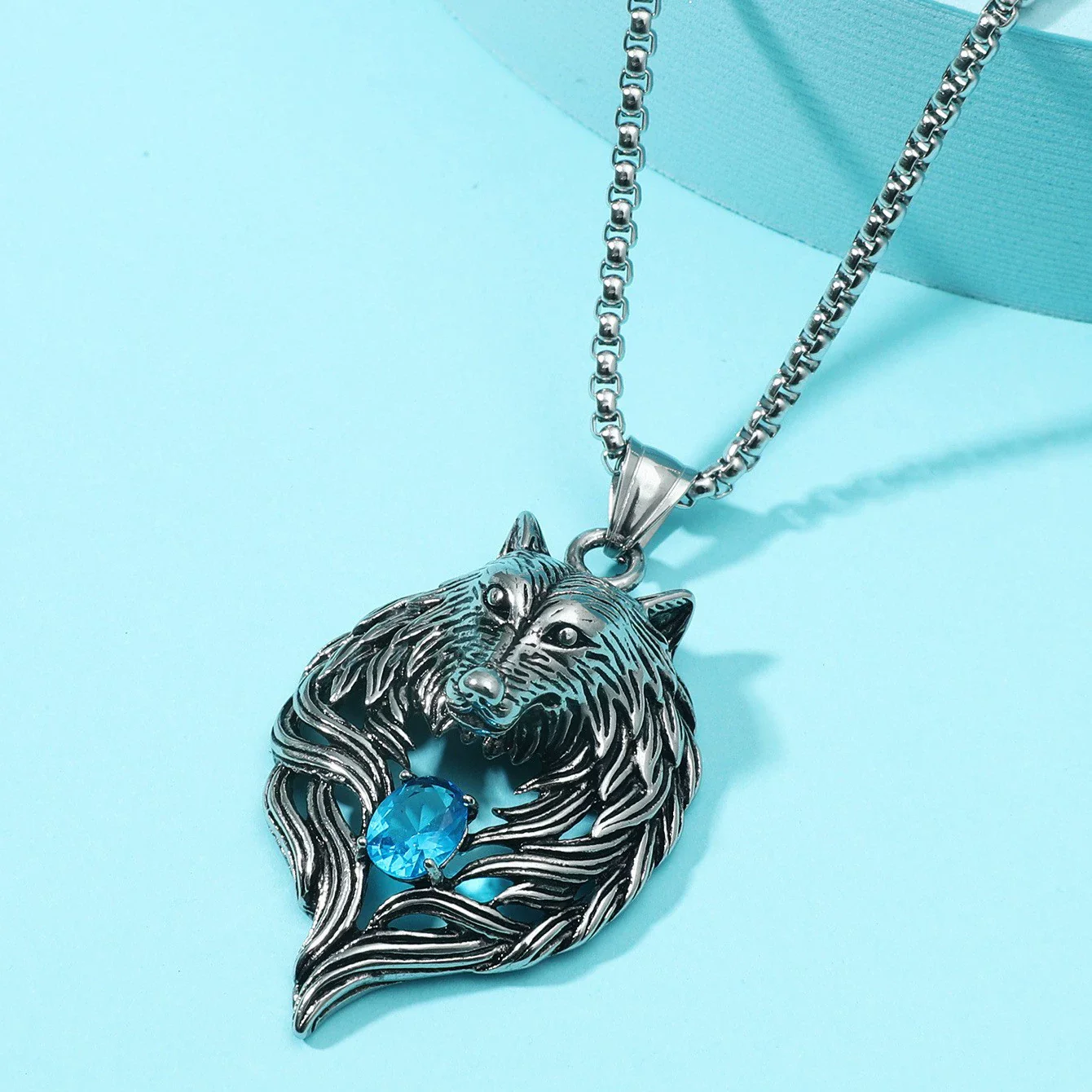 Alloy Retro Diamondencrusted Wolf Head Pendant Unisex Necklace With Pearl Chain And Electroplating Treatment