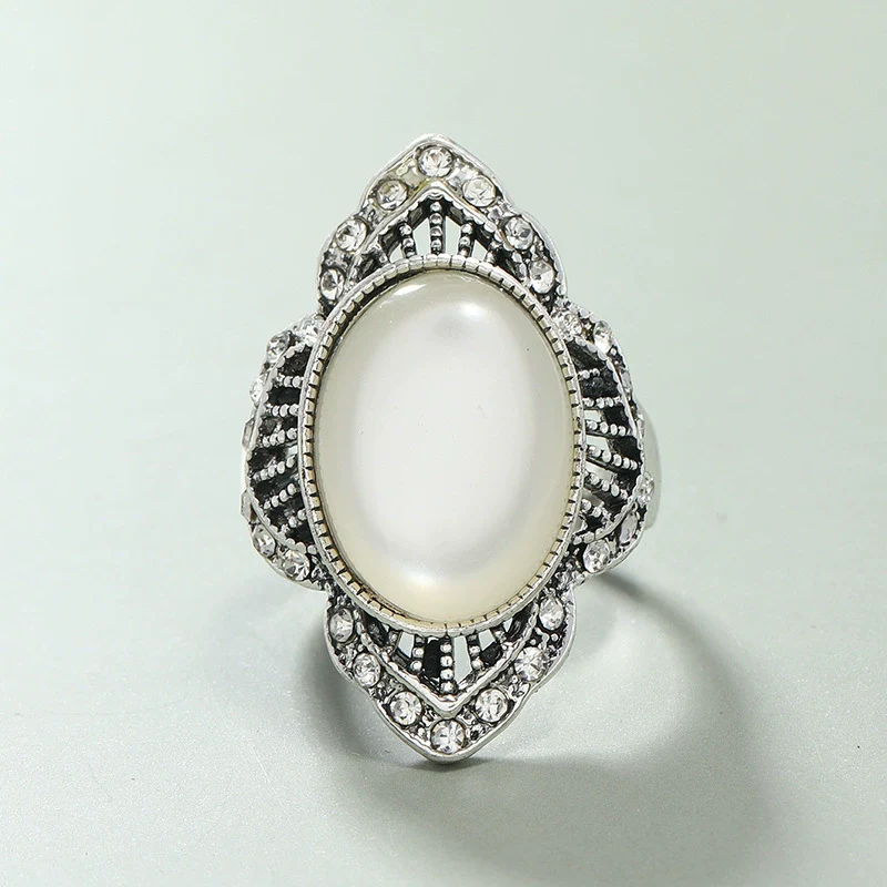 Alloy Retro Fashion Hollow Rhombus Electroplated Unisex Ring - Image 2