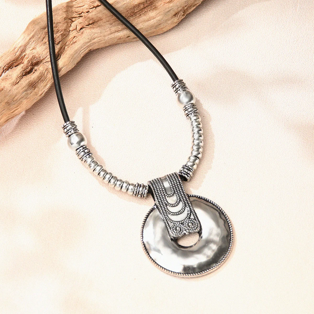 Alloy Retro Geometric Rope Clavicle Chain With Electroplating Treatment - Image 2