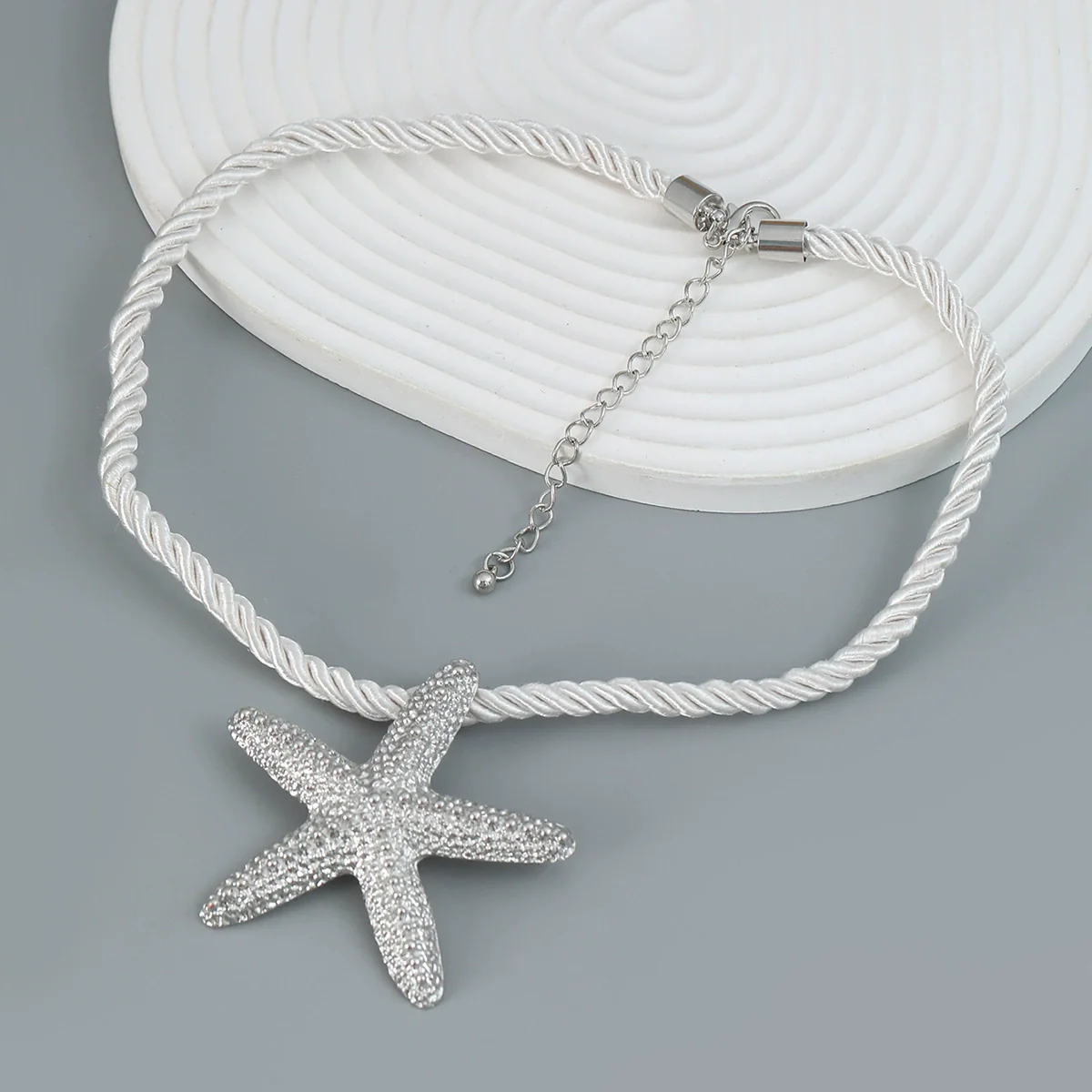 Alloy Starfish Pendant Necklace For Women Electroplated Ocean Animal Style - Image 2