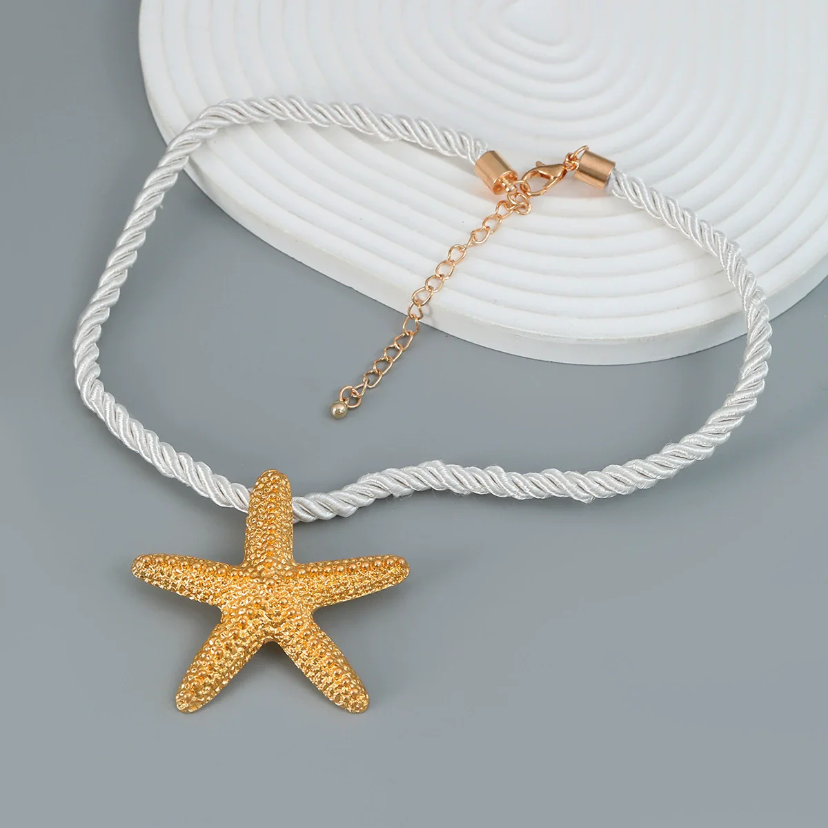 Alloy Starfish Pendant Necklace For Women Electroplated Ocean Animal Style - Image 3