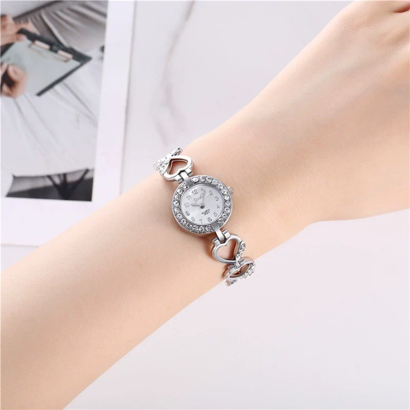 Alloy Women's Fashion Trend Bracelet Set And Diamond Quartz Watch With Round Dial - Image 4