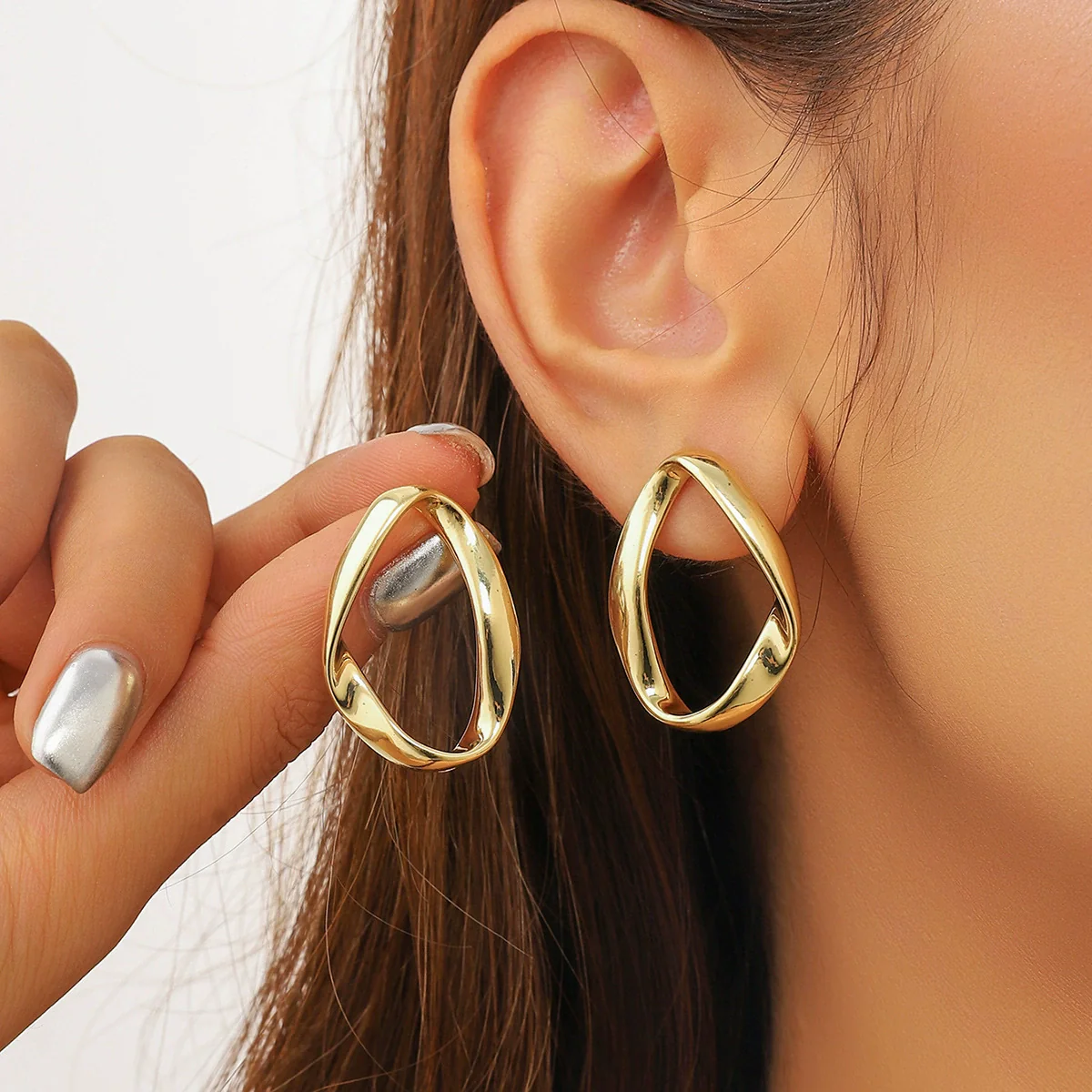 Alloy Women's Geometric Retro Pleated Brushed Texture Electroplated Earrings - Image 2