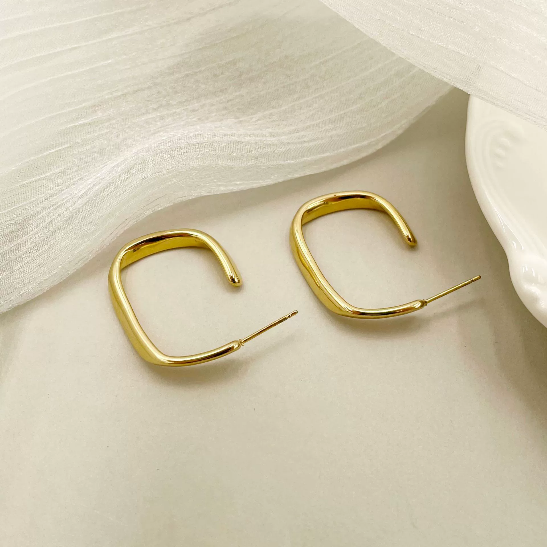 Artistic Retro Geometric Stainless Steel Square Twisted Electroplated Earrings - Image 4