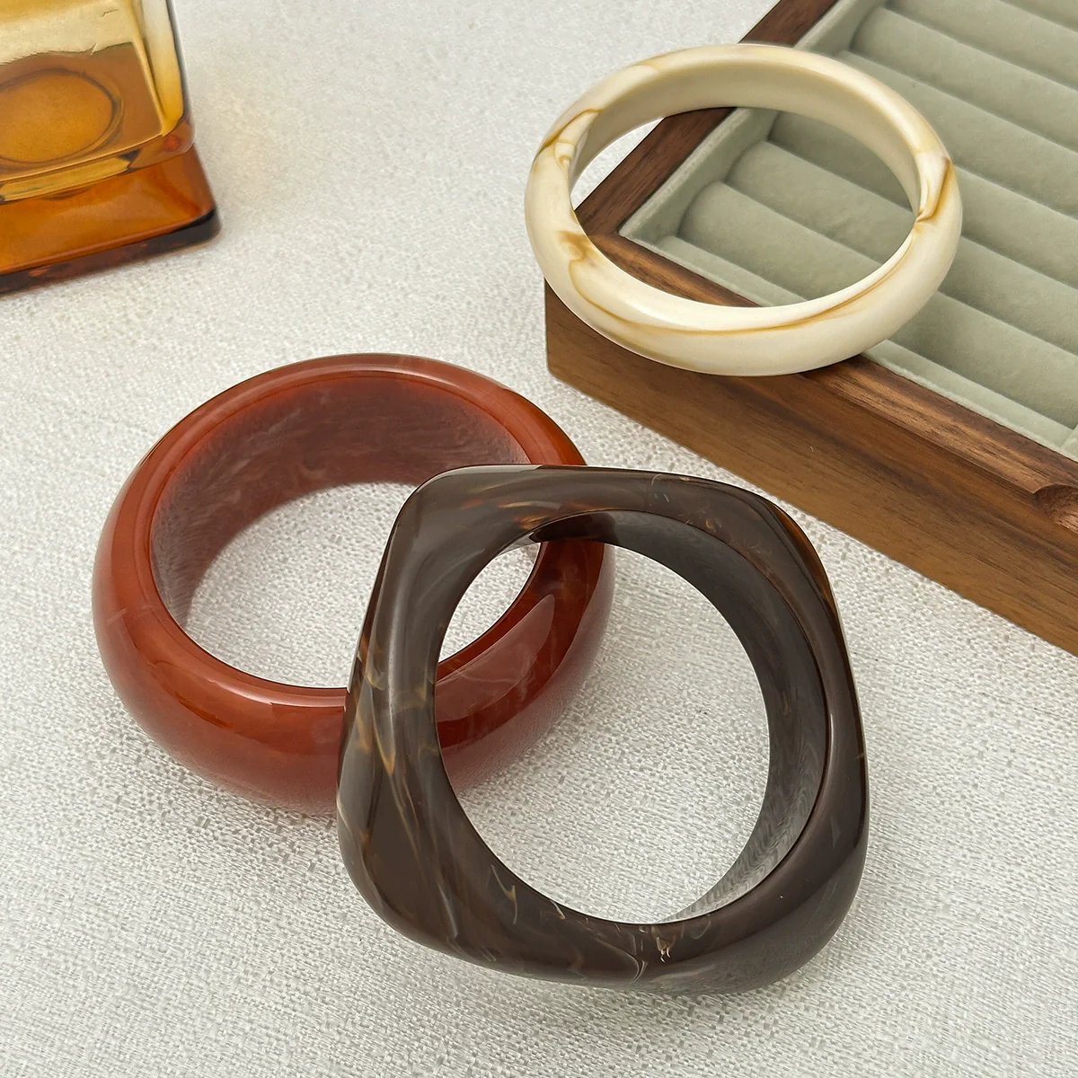 Asymmetrical Acrylic And Resin Bracelet With Geometric Style And Glue Technique - Image 3