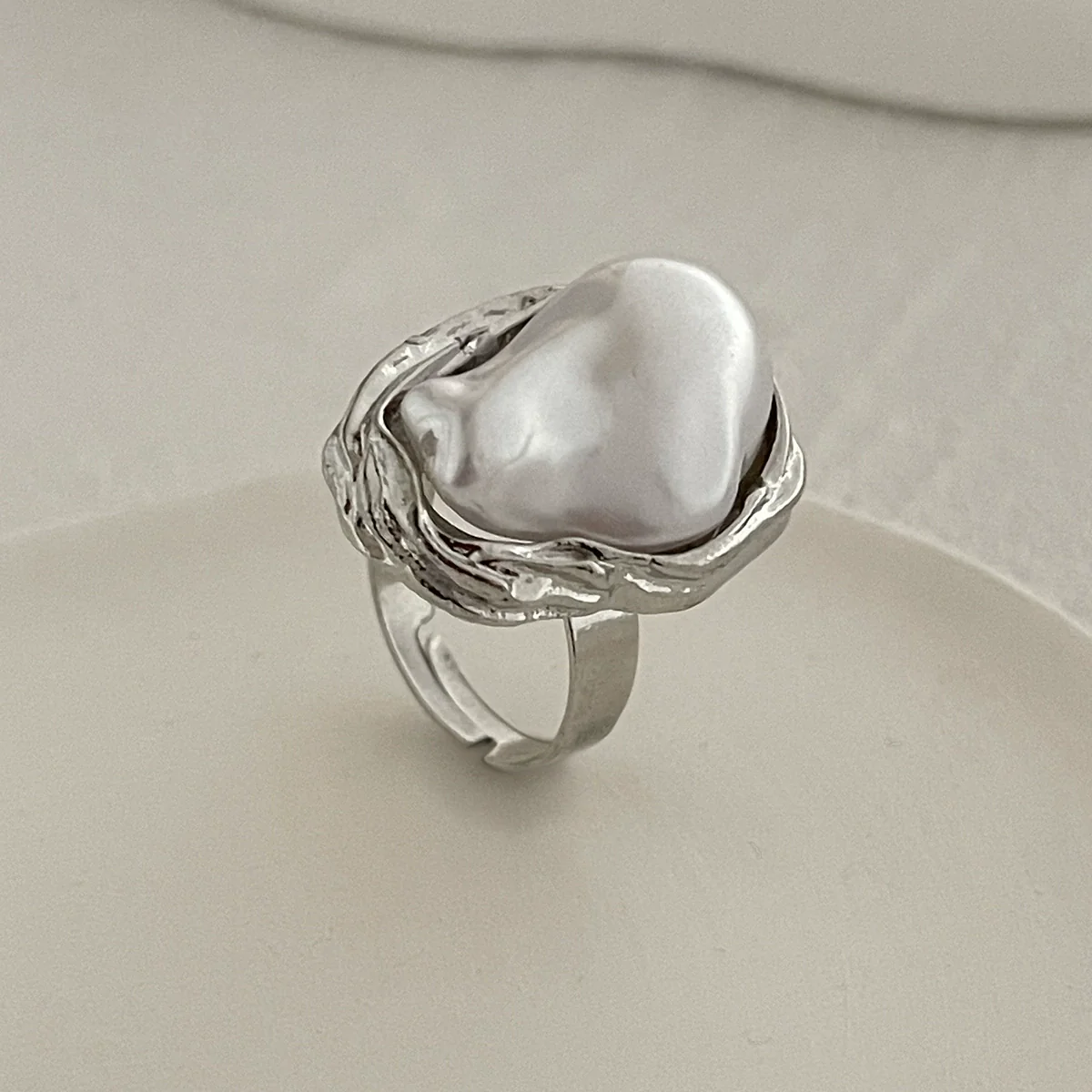 Baroque Style Metal Imitation Pearl Pleated Flower Ring For Women With Electroplating - Image 10