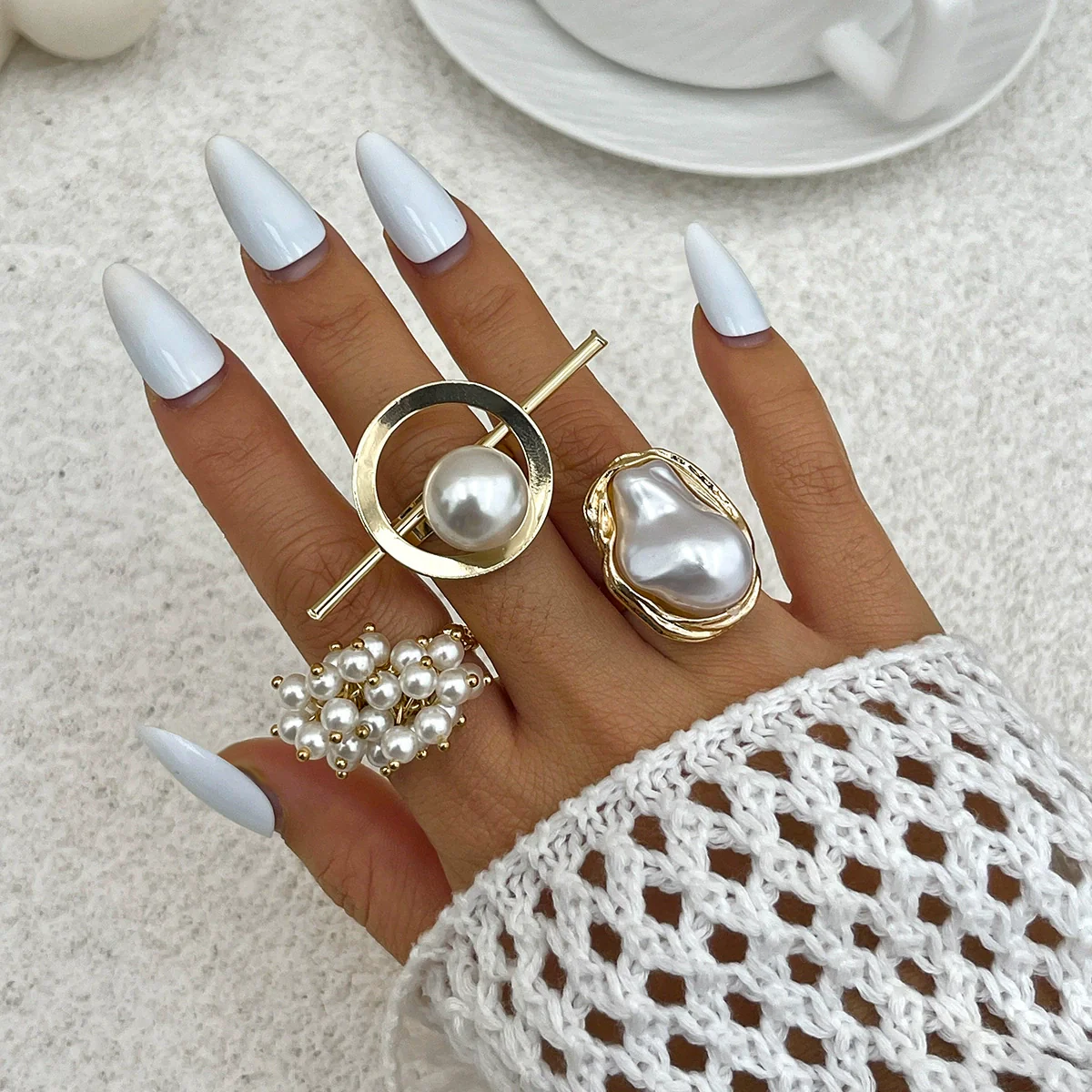 Baroque Style Metal Imitation Pearl Pleated Flower Ring For Women With Electroplating - Image 3