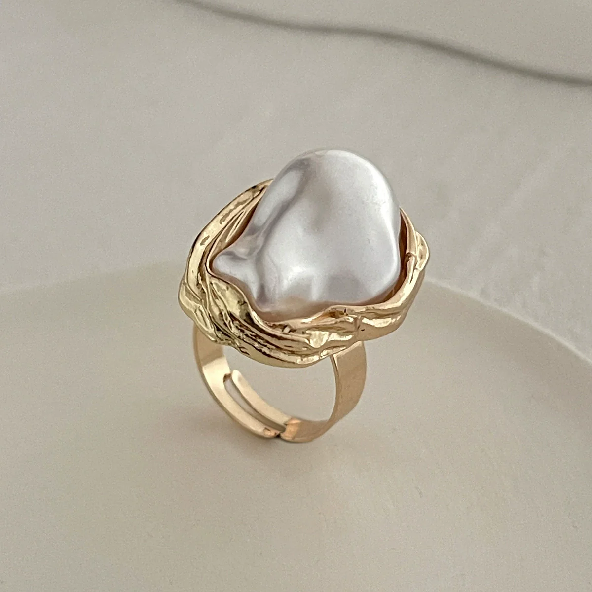 Baroque Style Metal Imitation Pearl Pleated Flower Ring For Women With Electroplating - Image 9