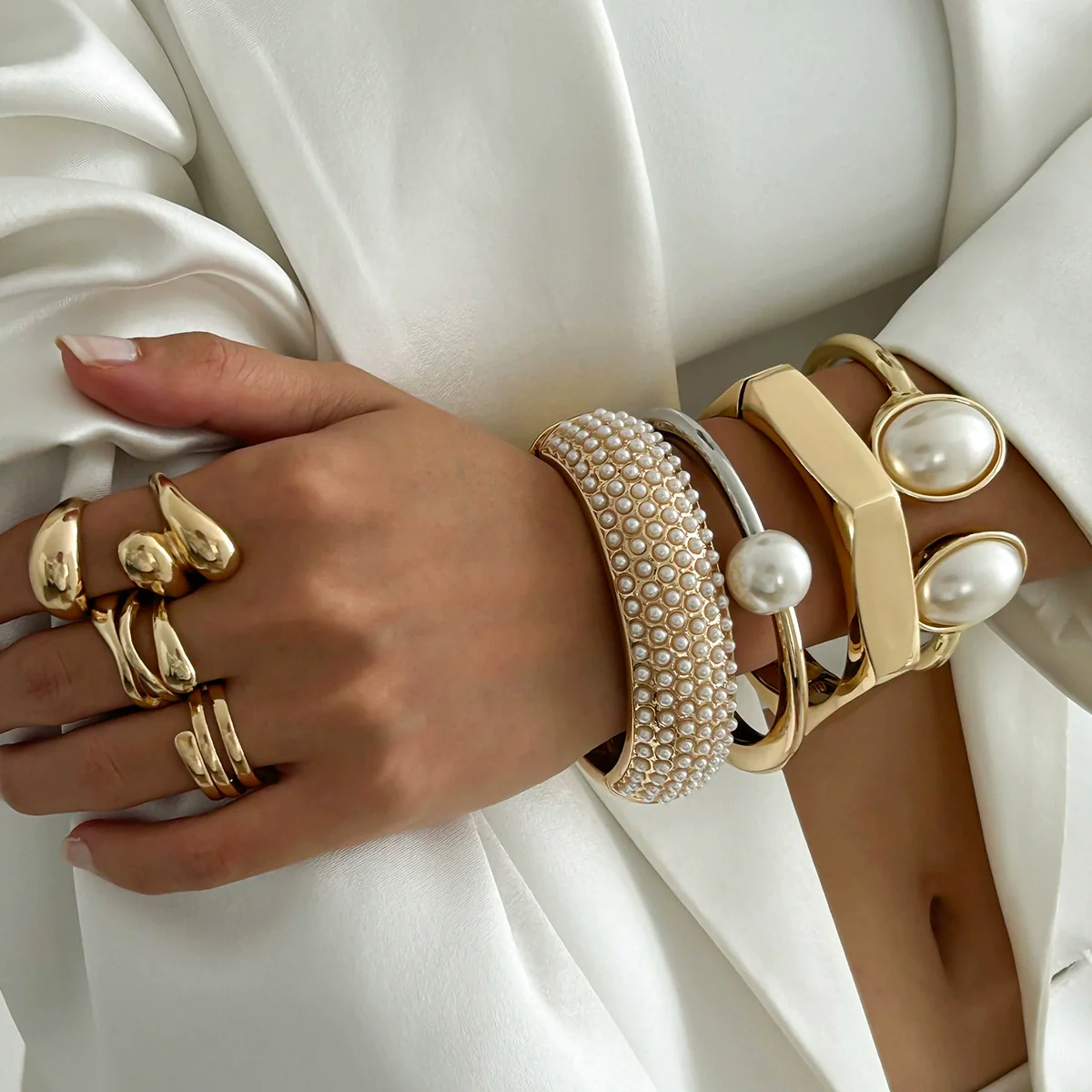 Bracelet Metal Imitation Pearl Cutout Glow Niche Geometric Electroplated For Women - Image 3