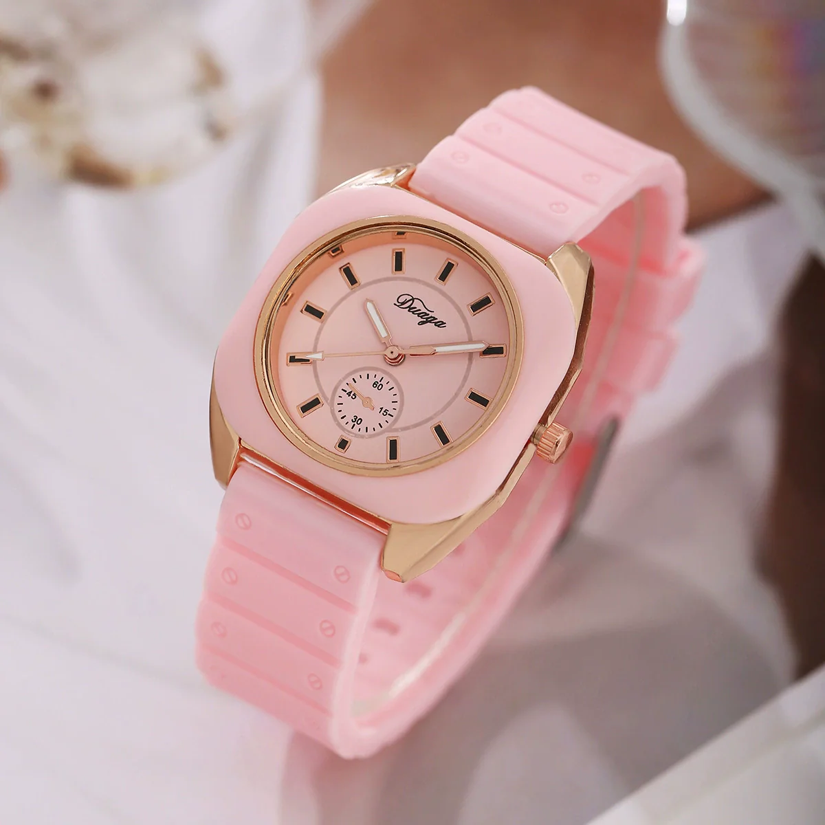 Casual Silicone Alloy Women's Round Watch With Pin Buckle And Ordinary Mirror