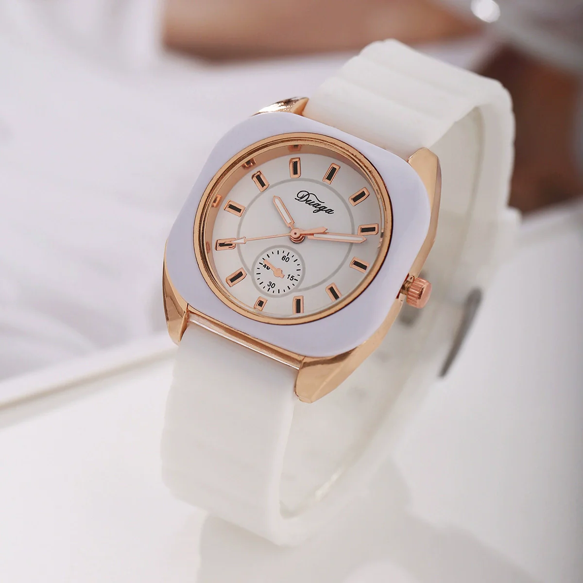 Casual Silicone Alloy Women's Round Watch With Pin Buckle And Ordinary Mirror - Image 2