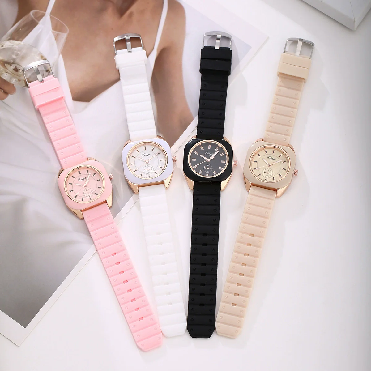 Casual Silicone Alloy Women's Round Watch With Pin Buckle And Ordinary Mirror - Image 4