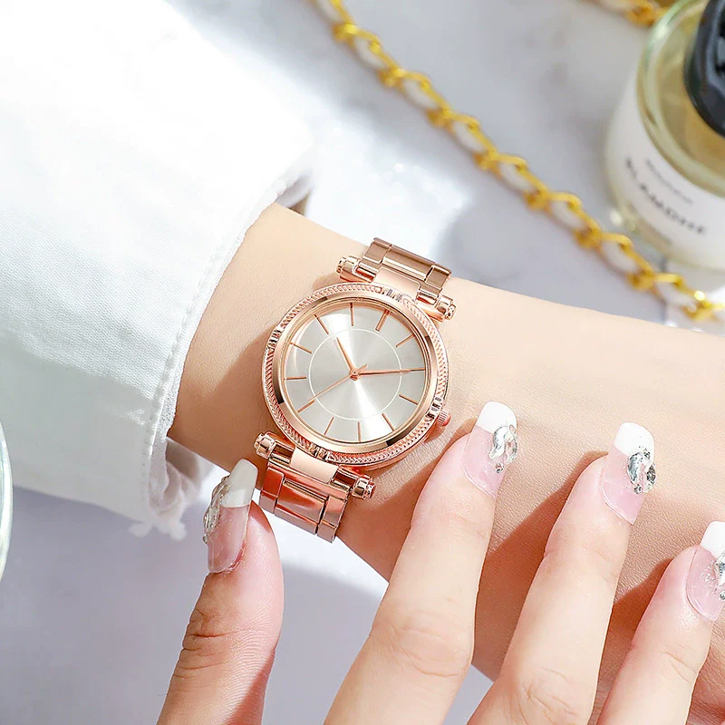 Casual Universal Quartz Watch With Alloy Case Iron Band And Round Dial