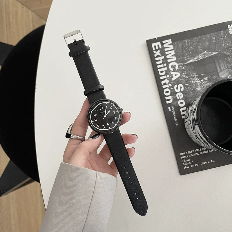 Couple Watch Alloy Case Ordinary Glass Mirror Black And White Graffiti Leisure Style - Image 2